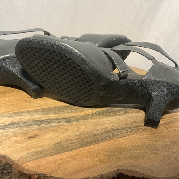 Shoes - Picture 4 of 5